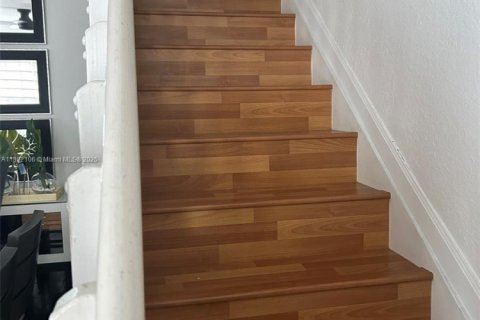 Townhouse in Miramar, Florida 3 bedrooms, 147.34 sq.m. № 1944178 - photo 11