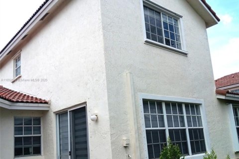 Townhouse in Miramar, Florida 3 bedrooms, 147.34 sq.m. № 1944178 - photo 27