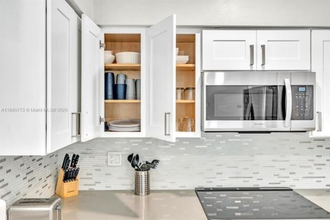 Купить виллу или дом в Окленд-Парк, Флорида 4 спальни, 145.48м2, № 1924377 - фото 18