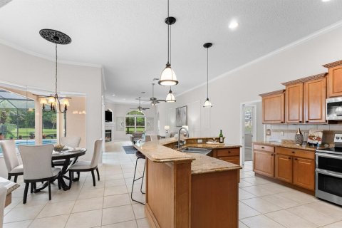 House in Orlando, Florida 5 bedrooms, 352.66 sq.m. № 2396108 - photo 12