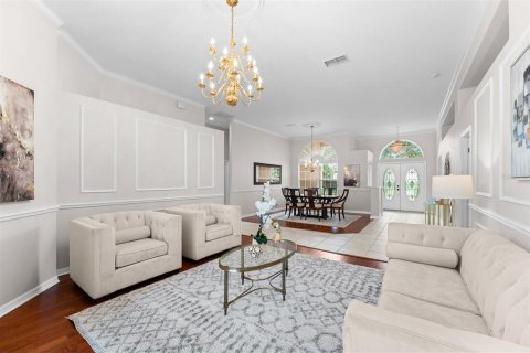 House in Orlando, Florida 5 bedrooms, 352.66 sq.m. № 2396108 - photo 6