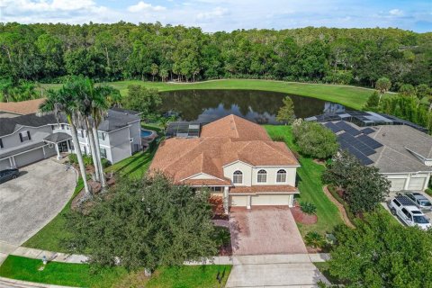 House in Orlando, Florida 5 bedrooms, 352.66 sq.m. № 2396108 - photo 2