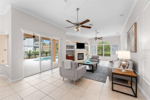 House in Orlando, Florida 5 bedrooms, 352.66 sq.m. № 2396108 - photo 17