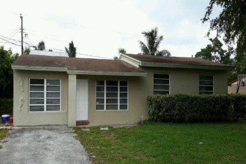 Villa ou maison à Pompano Beach, Floride 3 chambres, 129.78 m2 № 2240762