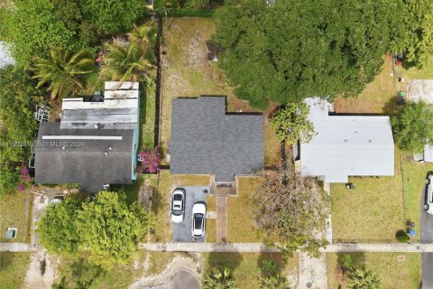 Casa en alquiler en Fort Lauderdale, Florida, 2 dormitorios, 111.48 m2 № 2056707 - foto 16