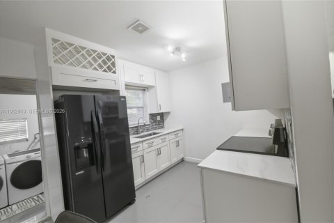 Casa en alquiler en Fort Lauderdale, Florida, 2 dormitorios, 111.48 m2 № 2056707 - foto 12