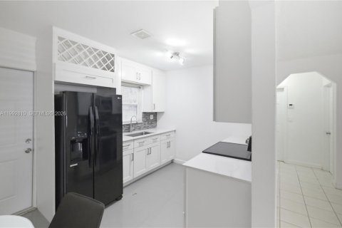 Casa en alquiler en Fort Lauderdale, Florida, 2 dormitorios, 111.48 m2 № 2056707 - foto 2