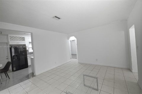 Casa en alquiler en Fort Lauderdale, Florida, 2 dormitorios, 111.48 m2 № 2056707 - foto 13