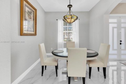 Casa en venta en Cutler Bay, Florida, 3 dormitorios, 188.78 m2 № 2008683 - foto 6