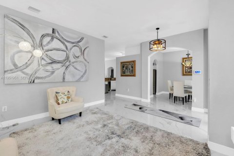 Casa en venta en Cutler Bay, Florida, 3 dormitorios, 188.78 m2 № 2008683 - foto 4