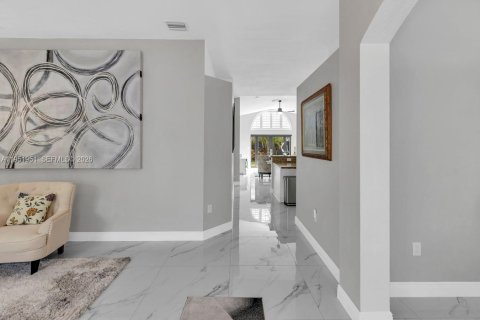 Casa en venta en Cutler Bay, Florida, 3 dormitorios, 188.78 m2 № 2008683 - foto 7