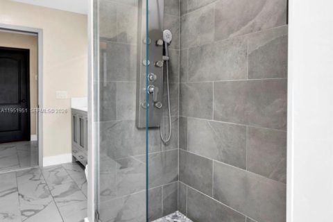 Casa en venta en Cutler Bay, Florida, 3 dormitorios, 188.78 m2 № 2008683 - foto 24