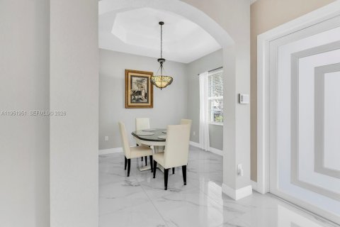 Casa en venta en Cutler Bay, Florida, 3 dormitorios, 188.78 m2 № 2008683 - foto 5