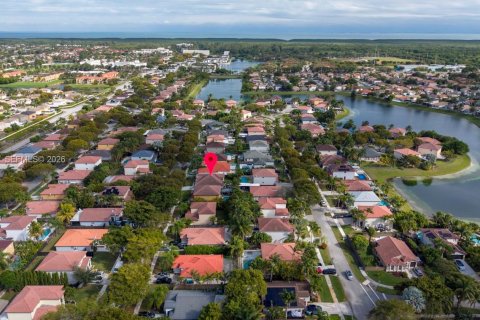 Casa en venta en Cutler Bay, Florida, 3 dormitorios, 188.78 m2 № 2008683 - foto 29