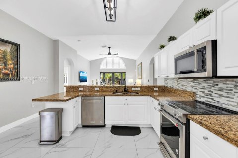 Casa en venta en Cutler Bay, Florida, 3 dormitorios, 188.78 m2 № 2008683 - foto 12