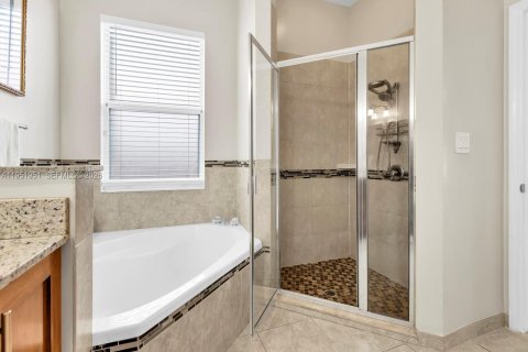 Casa en venta en Cutler Bay, Florida, 3 dormitorios, 188.78 m2 № 2008683 - foto 18