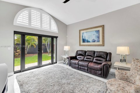 Casa en venta en Cutler Bay, Florida, 3 dormitorios, 188.78 m2 № 2008683 - foto 10