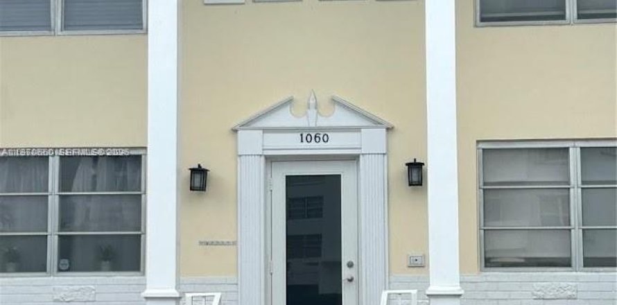 Кондоминиум с 2 спальнями в Бей-Харбор-Айлендс, Флорида № 2031117