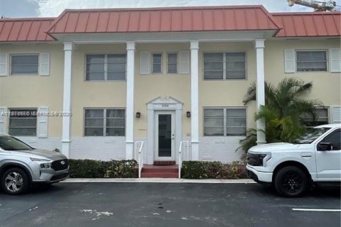 Снять в аренду кондоминиум в Бей-Харбор-Айлендс, Флорида 2 спальни, 109.62м2, № 2031117 - фото 2