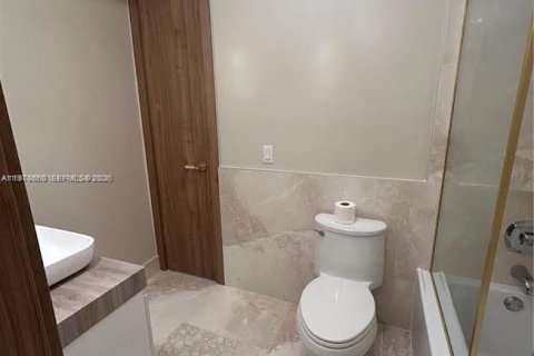 Снять в аренду кондоминиум в Бей-Харбор-Айлендс, Флорида 2 спальни, 109.62м2, № 2031117 - фото 11