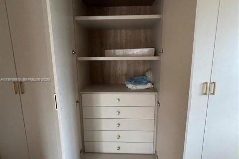 Снять в аренду кондоминиум в Бей-Харбор-Айлендс, Флорида 2 спальни, 109.62м2, № 2031117 - фото 13