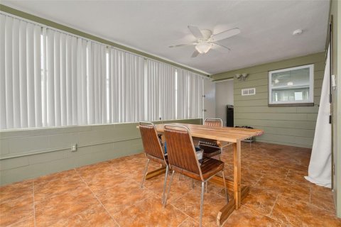 House in Saint Petersburg, Florida 2 bedrooms, 101.45 sq.m. № 2225499 - photo 9