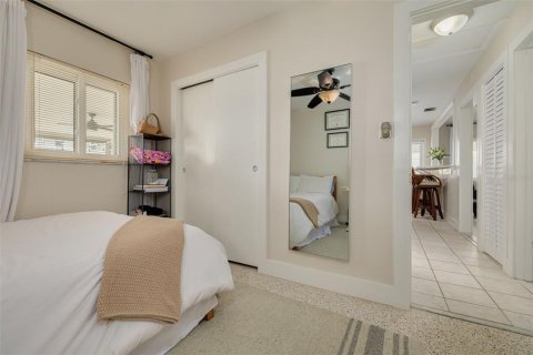 House in Saint Petersburg, Florida 2 bedrooms, 101.45 sq.m. № 2225499 - photo 15