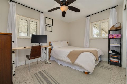 House in Saint Petersburg, Florida 2 bedrooms, 101.45 sq.m. № 2225499 - photo 14