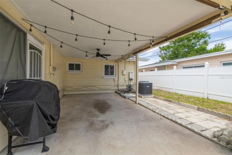 House in Saint Petersburg, Florida 2 bedrooms, 101.45 sq.m. № 2225499 - photo 17