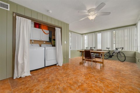 House in Saint Petersburg, Florida 2 bedrooms, 101.45 sq.m. № 2225499 - photo 8