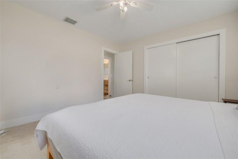 House in Saint Petersburg, Florida 2 bedrooms, 101.45 sq.m. № 2225499 - photo 12