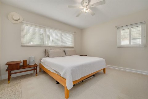 House in Saint Petersburg, Florida 2 bedrooms, 101.45 sq.m. № 2225499 - photo 11