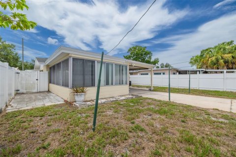 House in Saint Petersburg, Florida 2 bedrooms, 101.45 sq.m. № 2225499 - photo 19