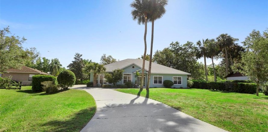 House in DeLand, Florida 4 bedrooms, 292.18 sq.m. № 1644637