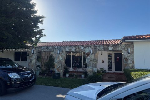 Casa en venta en Miami, Florida, 4 dormitorios, 222.59 m2 № 1766674 - foto 2