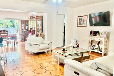 Casa en venta en Miami, Florida, 4 dormitorios, 222.59 m2 № 1766674 - foto 8