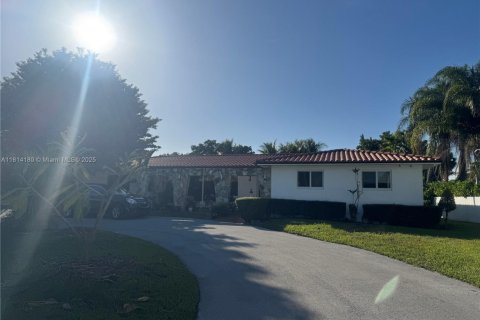 Casa en venta en Miami, Florida, 4 dormitorios, 222.59 m2 № 1766674 - foto 1