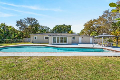 House in Pinecrest, Florida 3 bedrooms, 141.77 sq.m. № 2087832 - photo 20