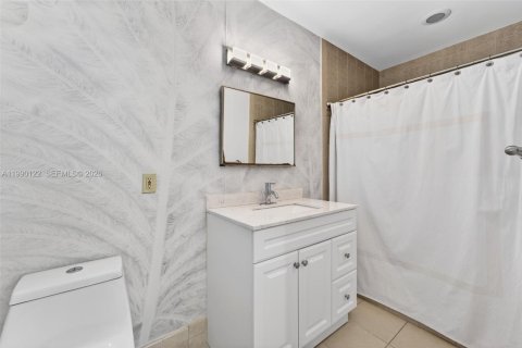 House in Pinecrest, Florida 3 bedrooms, 141.77 sq.m. № 2087832 - photo 17