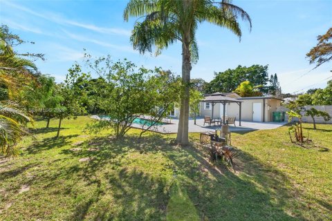House in Pinecrest, Florida 3 bedrooms, 141.77 sq.m. № 2087832 - photo 26