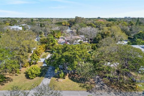 House in Pinecrest, Florida 3 bedrooms, 141.77 sq.m. № 2087832 - photo 30
