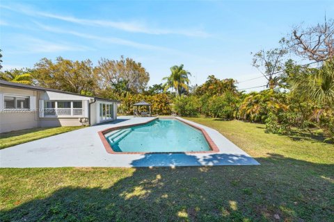 House in Pinecrest, Florida 3 bedrooms, 141.77 sq.m. № 2087832 - photo 21