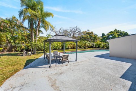 House in Pinecrest, Florida 3 bedrooms, 141.77 sq.m. № 2087832 - photo 24