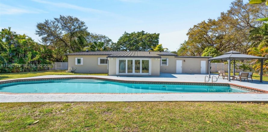 House in Pinecrest, Florida 3 bedrooms, 141.77 sq.m. № 2087832