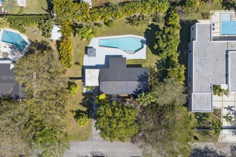 House in Pinecrest, Florida 3 bedrooms, 141.77 sq.m. № 2087832 - photo 27