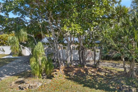 House in Pinecrest, Florida 3 bedrooms, 141.77 sq.m. № 2087832 - photo 29