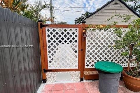 House in Miami Springs, Florida 2 bedrooms, 100.06 sq.m. № 1929286 - photo 11