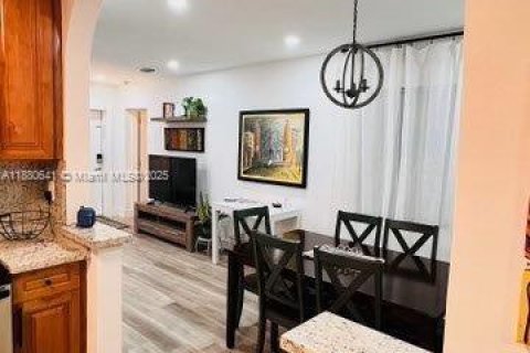 House in Miami Springs, Florida 2 bedrooms, 100.06 sq.m. № 1929286 - photo 16