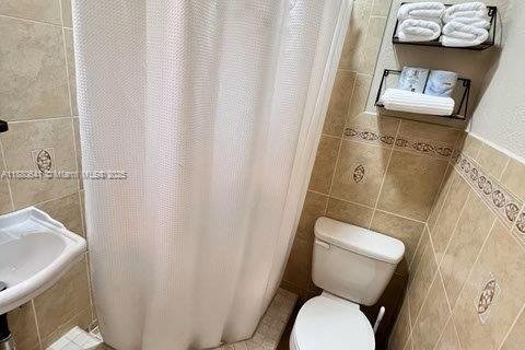 House in Miami Springs, Florida 2 bedrooms, 100.06 sq.m. № 1929286 - photo 6