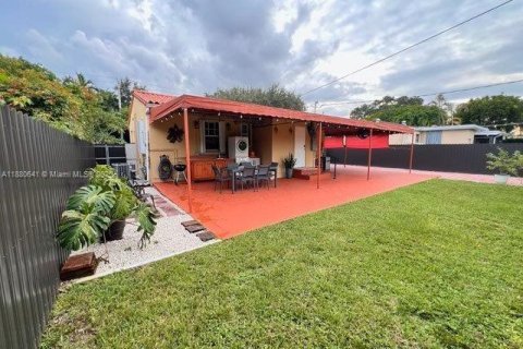 House in Miami Springs, Florida 2 bedrooms, 100.06 sq.m. № 1929286 - photo 13